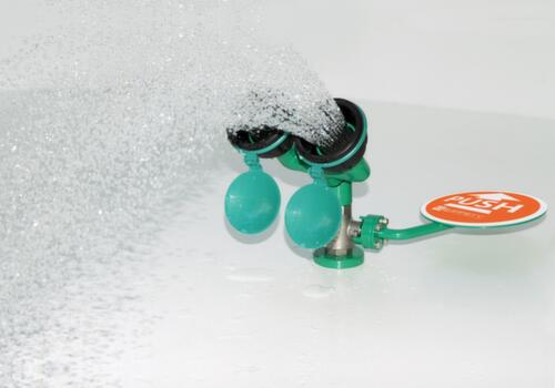 Douche oculaire, 2 pommes de douche coudées