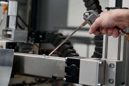 Brilliant Tools compressed air blow gun including 3 interchangeable nozzles