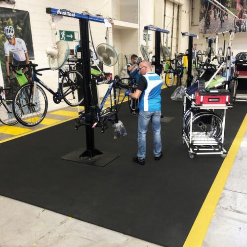 Tapis de sol anti-fatigue surface aspect « peau d'orange » anti-dérapante