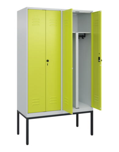 C+P Armoire vestiaire pour EPI Classic Plus pour une séparation en noir et blanc, largeur de compartiment 300 mm