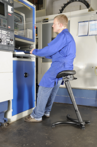 meychair Stehhilfe Futura Professional mit schr&auml;ger S&auml;ule, Sitzh&ouml;he 620 - 830 mm, Sitz schwarz Milieu 1 L