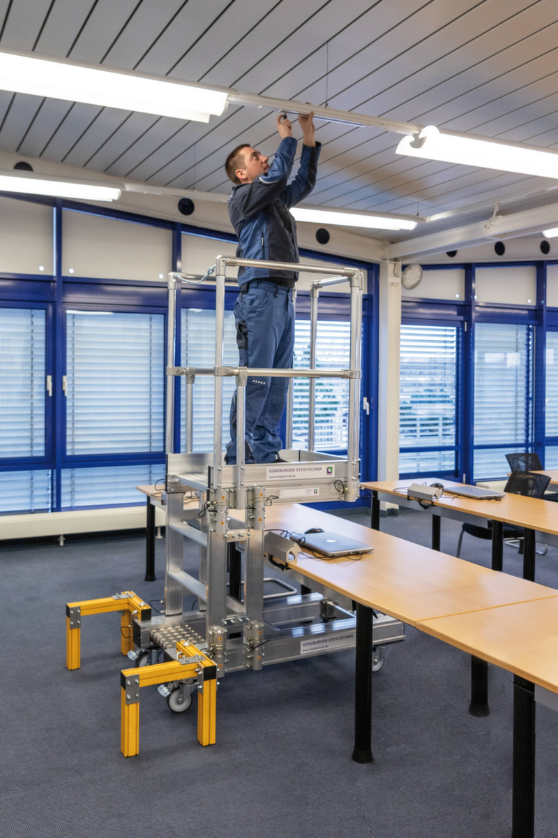 MUNK Fahrbare Arbeitsbühne Desk-Surfer Milieu 1 ZOOM