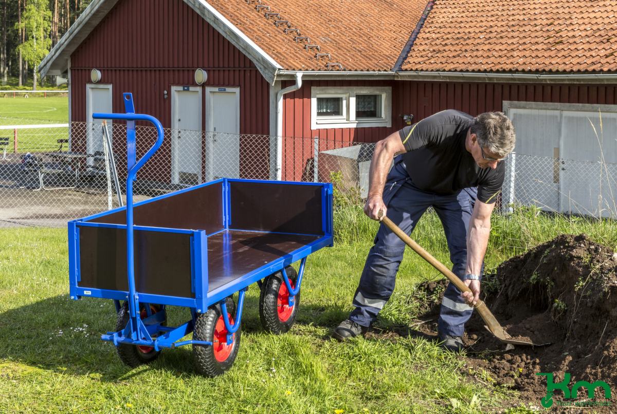 Kongamek Handpritschenwagen Milieu 3 ZOOM