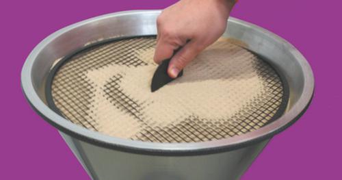 Cendrier sur pied en forme de sablier L