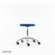 Löffler Tabouret pivotant Ergo avec piètement bombé, assise bleu, roulettes