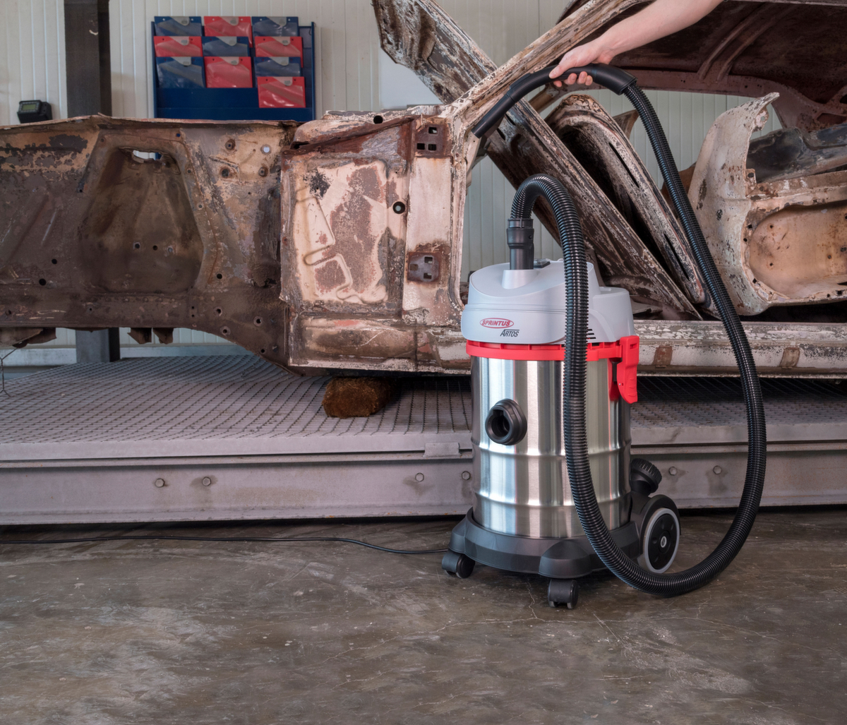 Aspirateur à eau et à sec ARTOS avec système de séparation de l'eau par cyclone, puissance 1200 W, largeur de travail 360 mm ZOOM