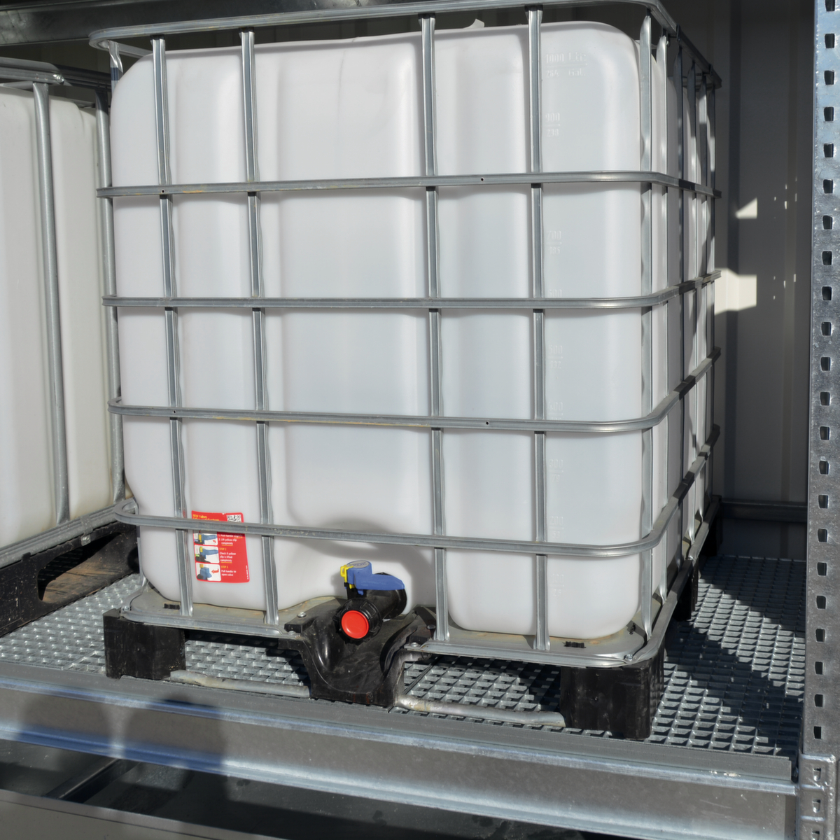 Lacont Fond de grille pour le rayon des produits dangereux, largeur x profondeur 2680 x 1100 mm ZOOM