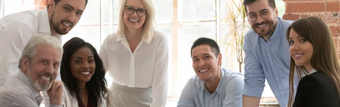 Beratungsteam bespricht Lösungen für Beschaffung und Betriebsausstattung bei UDO BÄR