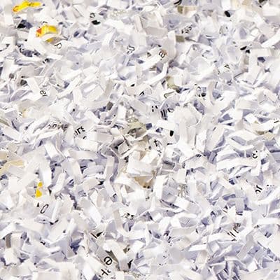 Geschredderte Papierstreifen nach der Vernichtung sensibler Dokumente